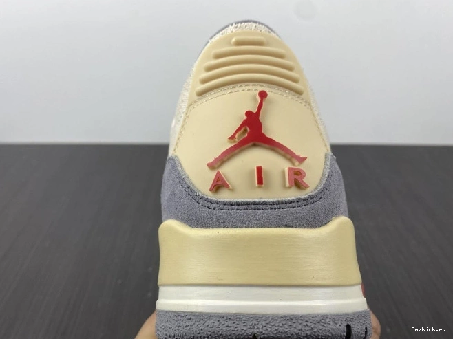 One Kick 3 Muslin Air DH7139-100 Retro Jordan 0722